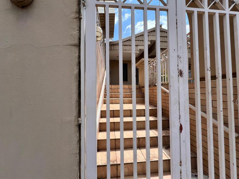 To Let 5 Bedroom Property for Rent in Laudium Gauteng