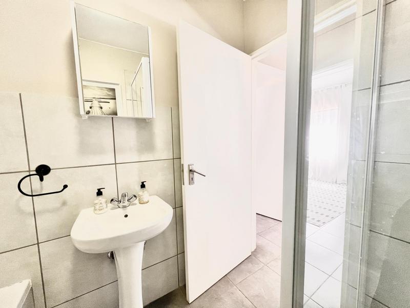 To Let 2 Bedroom Property for Rent in Halfway House Gauteng