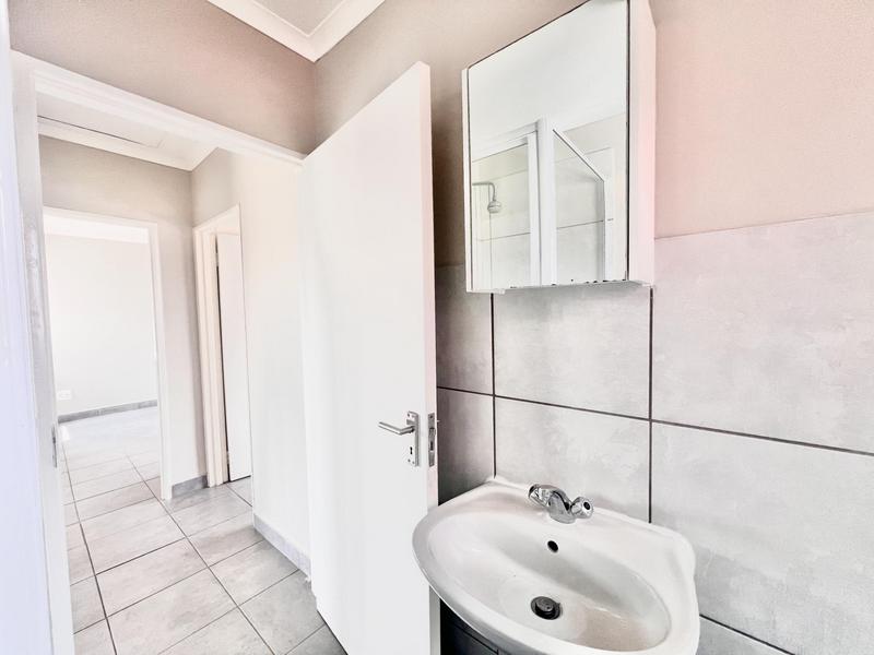 To Let 2 Bedroom Property for Rent in Halfway House Gauteng