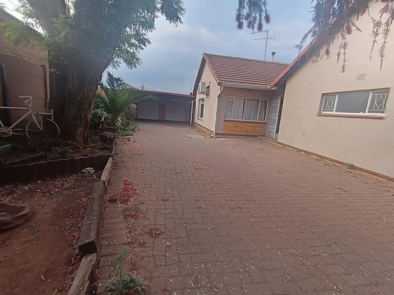 To Let 4 Bedroom Property for Rent in Edelweiss Gauteng