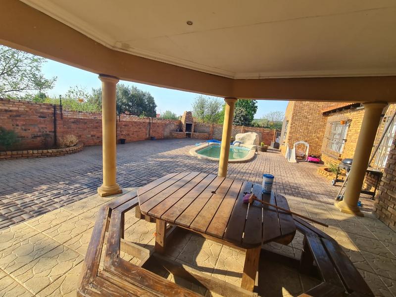 To Let 4 Bedroom Property for Rent in Strubenvale Gauteng