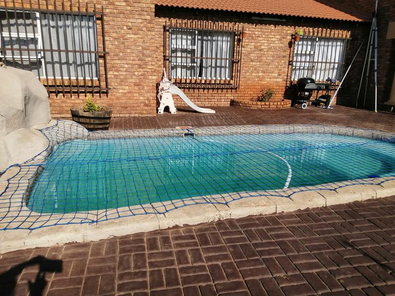 To Let 4 Bedroom Property for Rent in Strubenvale Gauteng