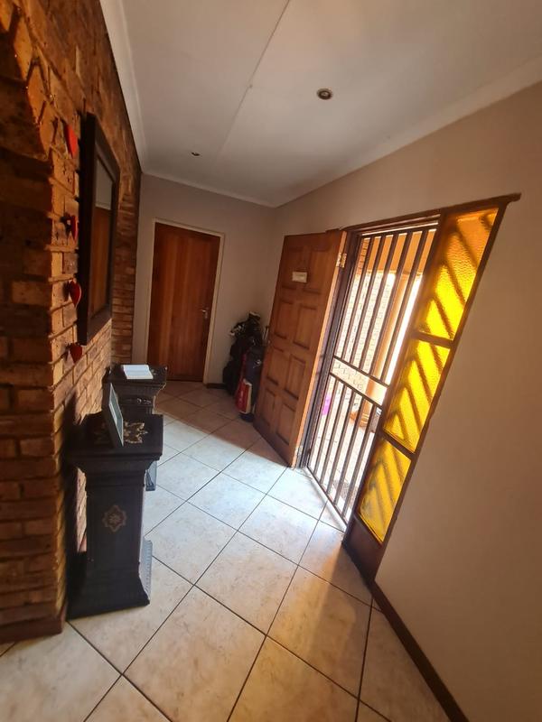 To Let 4 Bedroom Property for Rent in Strubenvale Gauteng