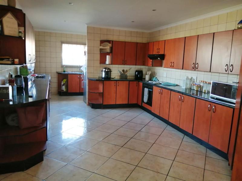 To Let 4 Bedroom Property for Rent in Strubenvale Gauteng