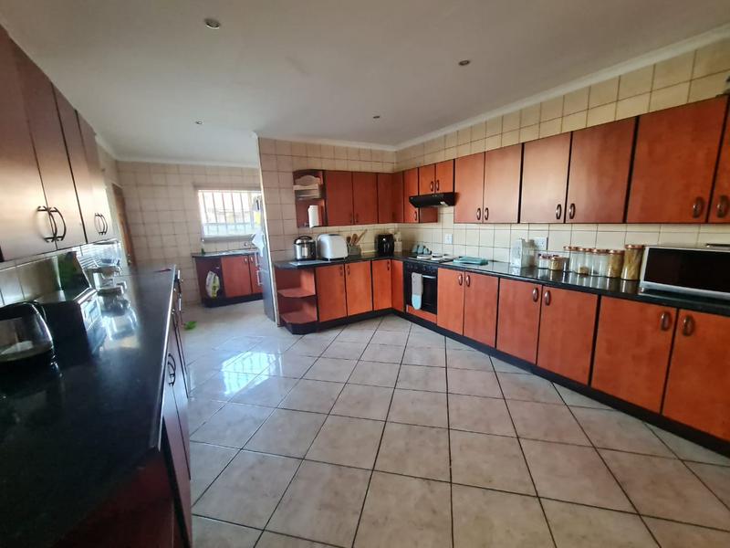 To Let 4 Bedroom Property for Rent in Strubenvale Gauteng