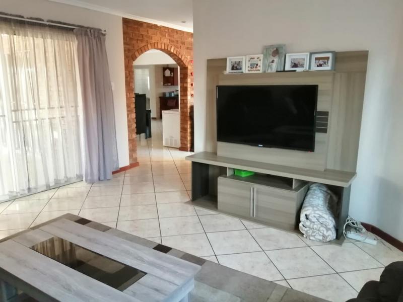 To Let 4 Bedroom Property for Rent in Strubenvale Gauteng