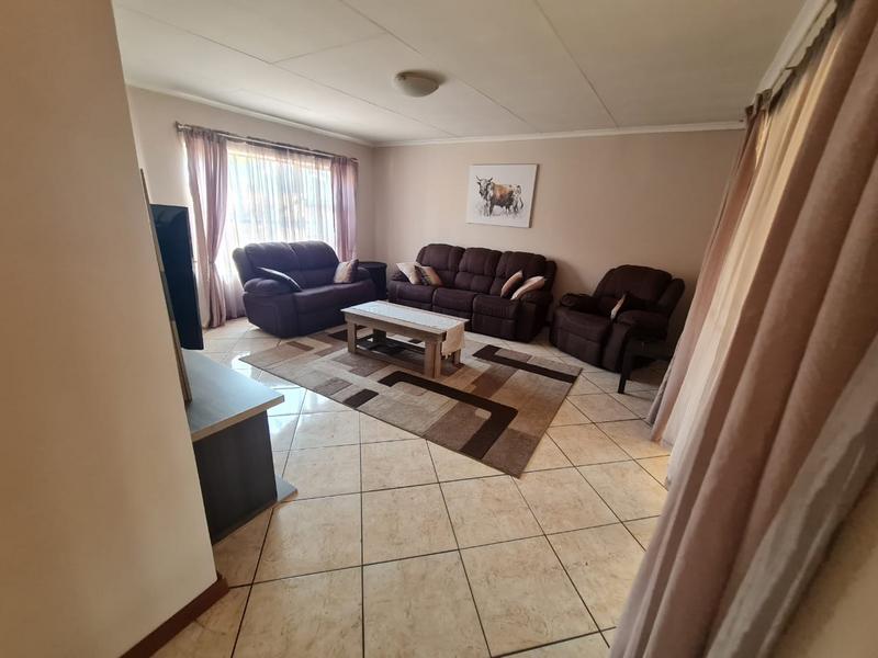 To Let 4 Bedroom Property for Rent in Strubenvale Gauteng