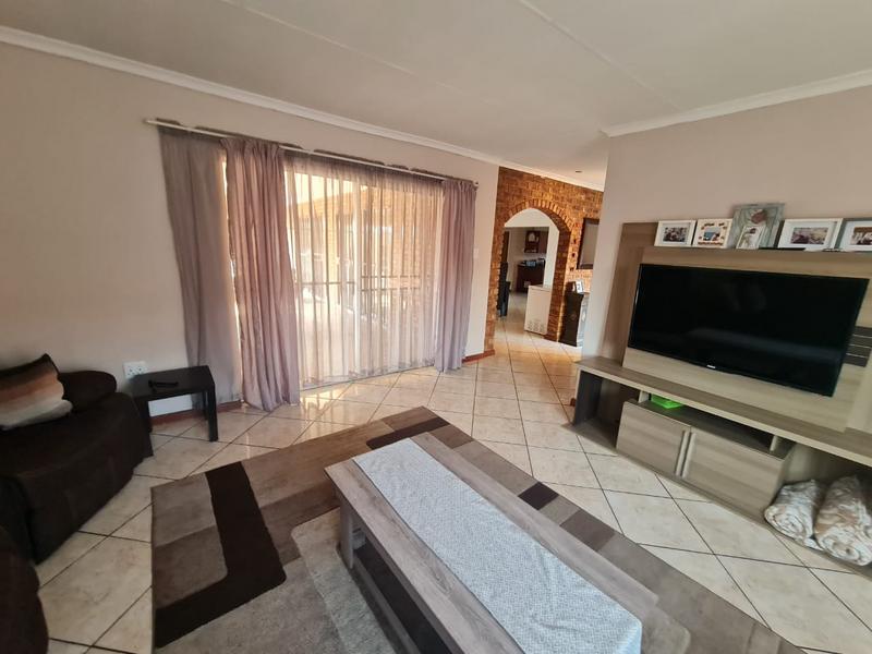 To Let 4 Bedroom Property for Rent in Strubenvale Gauteng