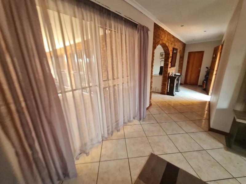 To Let 4 Bedroom Property for Rent in Strubenvale Gauteng