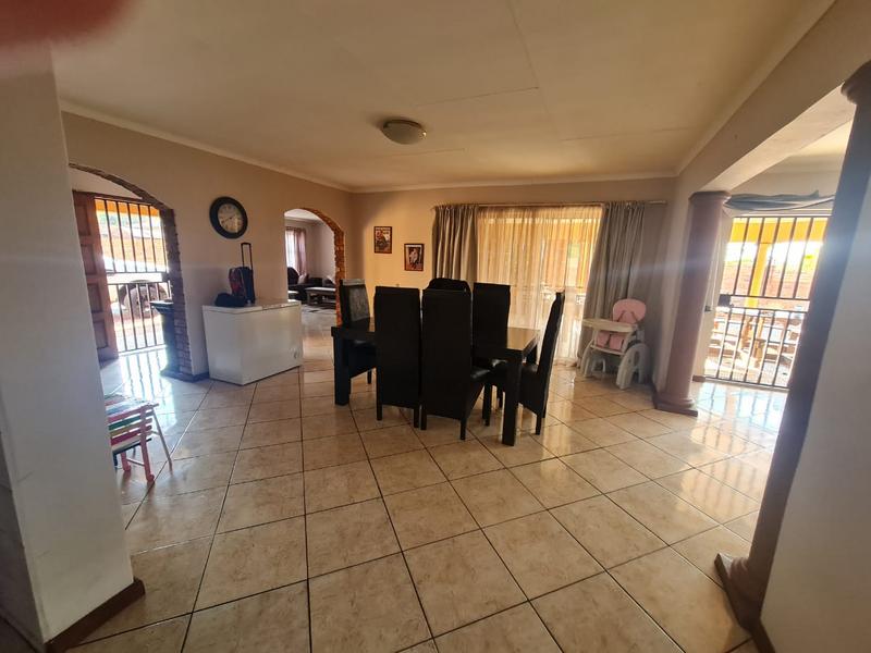 To Let 4 Bedroom Property for Rent in Strubenvale Gauteng