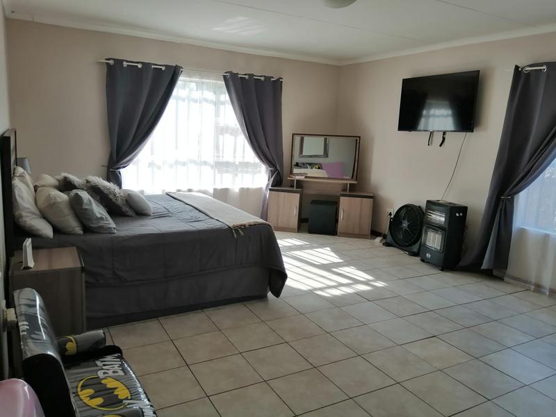 To Let 4 Bedroom Property for Rent in Strubenvale Gauteng