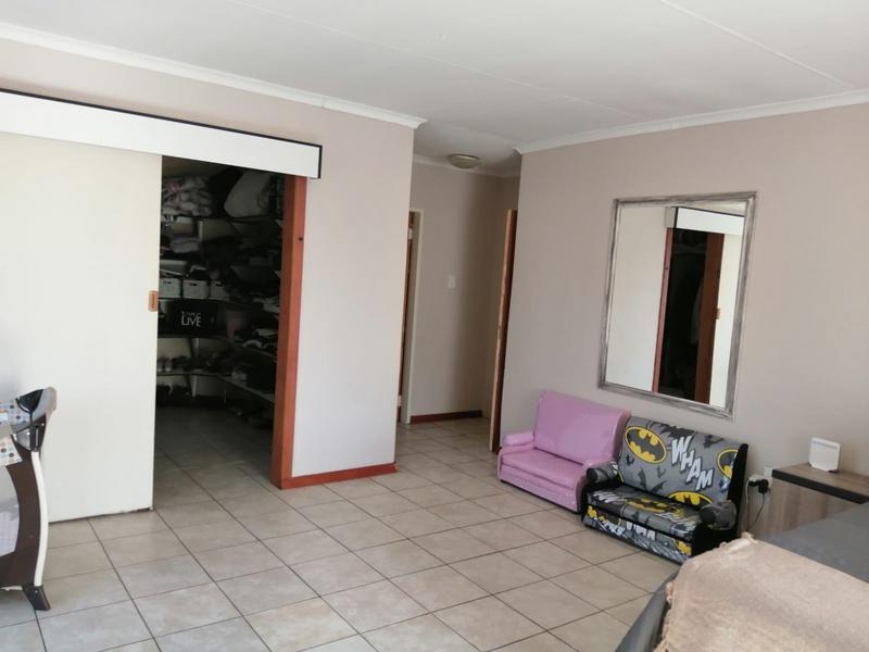To Let 4 Bedroom Property for Rent in Strubenvale Gauteng