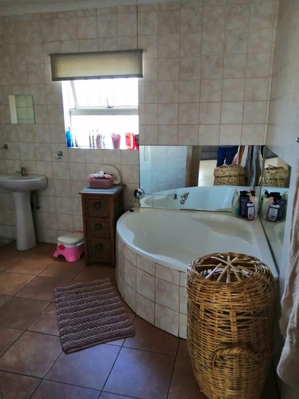 To Let 4 Bedroom Property for Rent in Strubenvale Gauteng