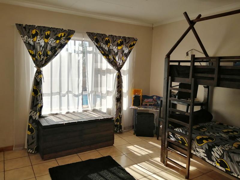 To Let 4 Bedroom Property for Rent in Strubenvale Gauteng