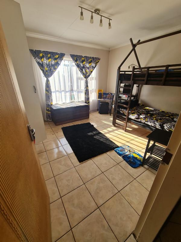To Let 4 Bedroom Property for Rent in Strubenvale Gauteng