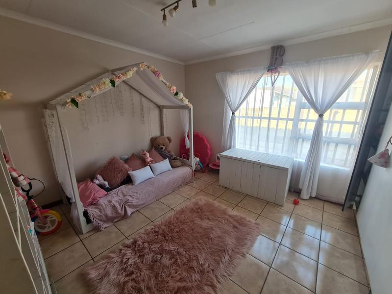 To Let 4 Bedroom Property for Rent in Strubenvale Gauteng