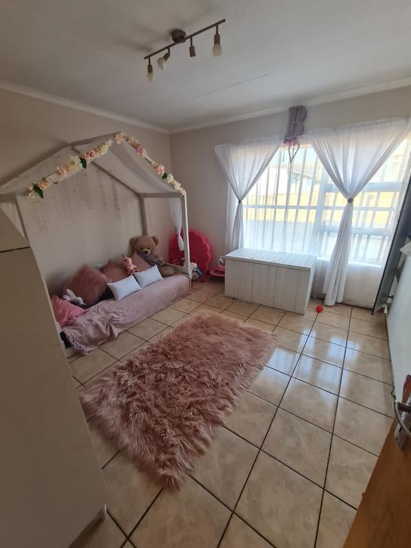 To Let 4 Bedroom Property for Rent in Strubenvale Gauteng