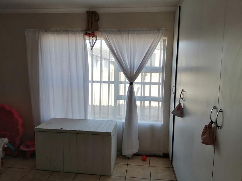 To Let 4 Bedroom Property for Rent in Strubenvale Gauteng