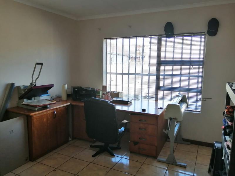 To Let 4 Bedroom Property for Rent in Strubenvale Gauteng