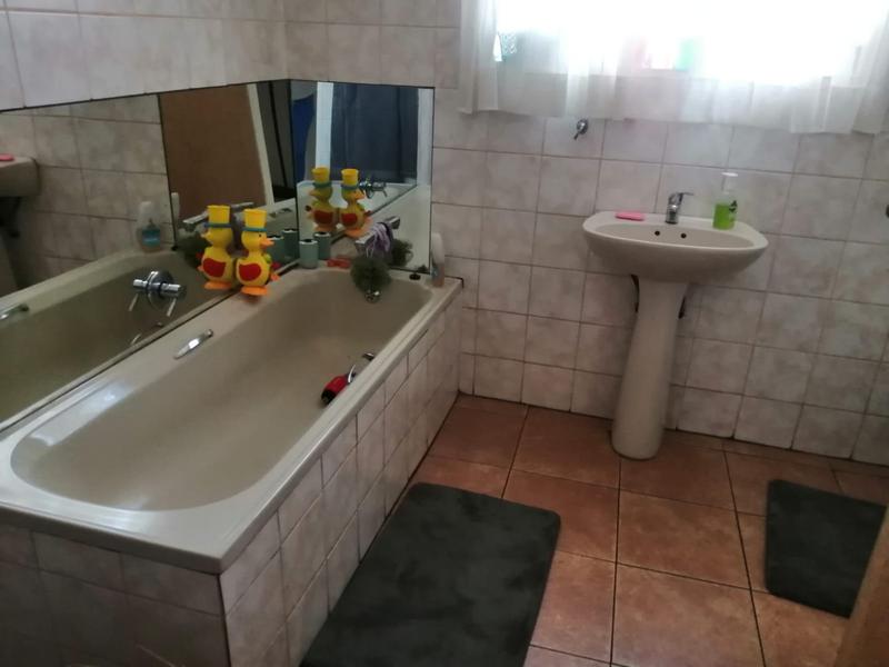 To Let 4 Bedroom Property for Rent in Strubenvale Gauteng