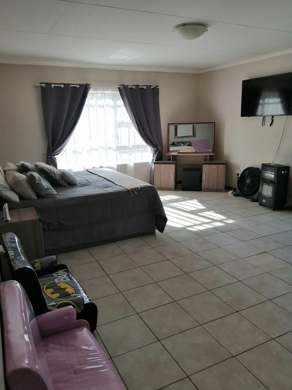 To Let 4 Bedroom Property for Rent in Strubenvale Gauteng