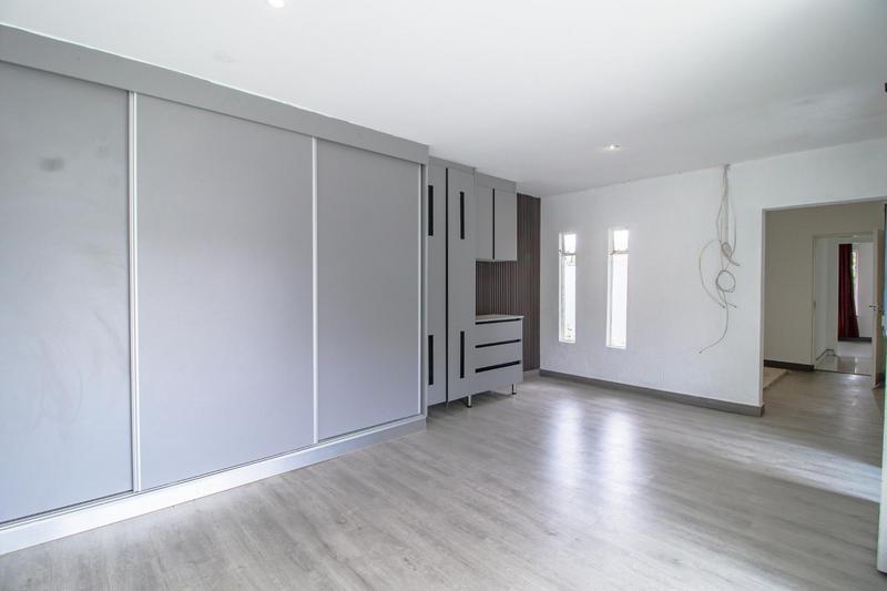 5 Bedroom Property for Sale in Birch Acres Gauteng