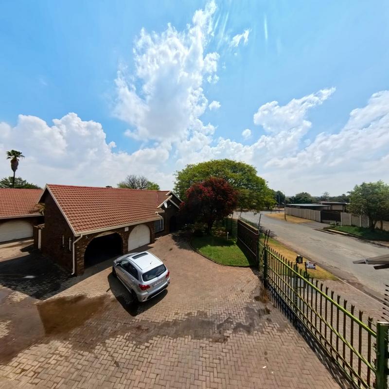 3 Bedroom Property for Sale in Birchleigh North Gauteng