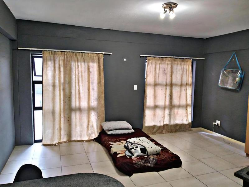 1 Bedroom Property for Sale in Milpark Gauteng
