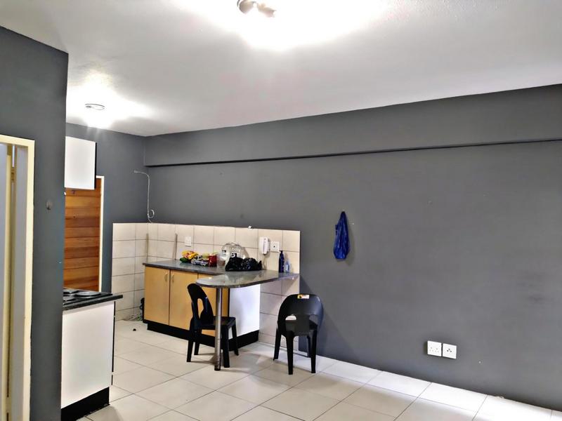 1 Bedroom Property for Sale in Milpark Gauteng