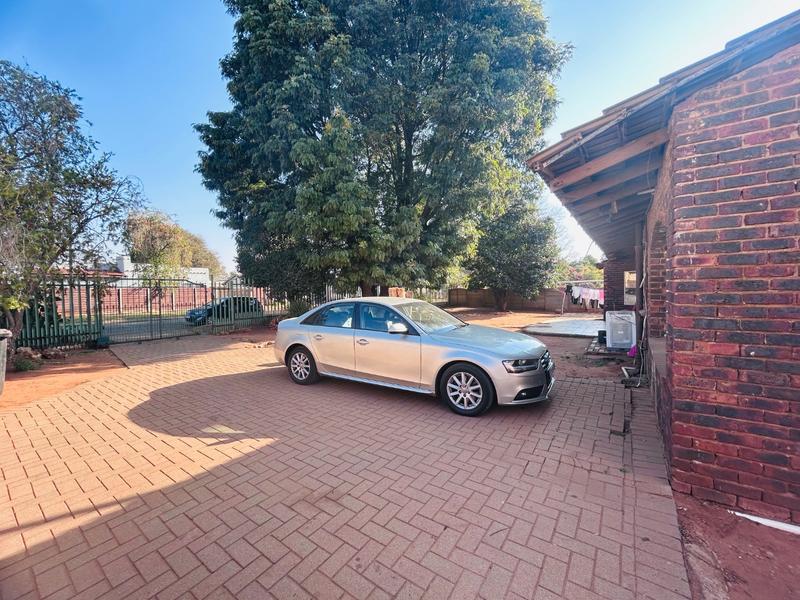 5 Bedroom Property for Sale in Birch Acres Gauteng