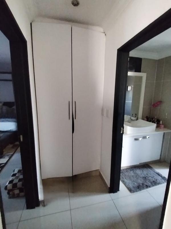 5 Bedroom Property for Sale in Amberfield Heights Gauteng
