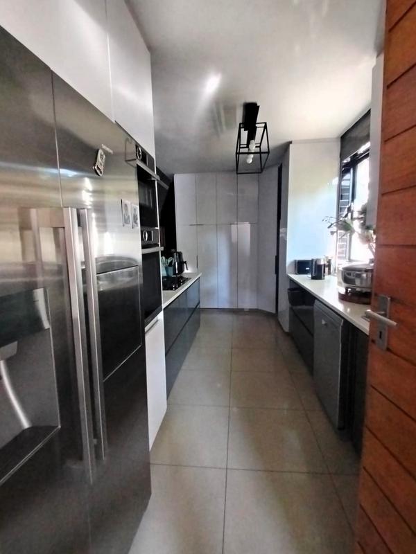 5 Bedroom Property for Sale in Amberfield Heights Gauteng