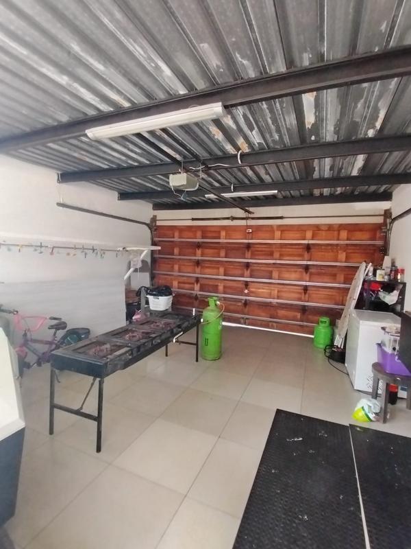 5 Bedroom Property for Sale in Amberfield Heights Gauteng