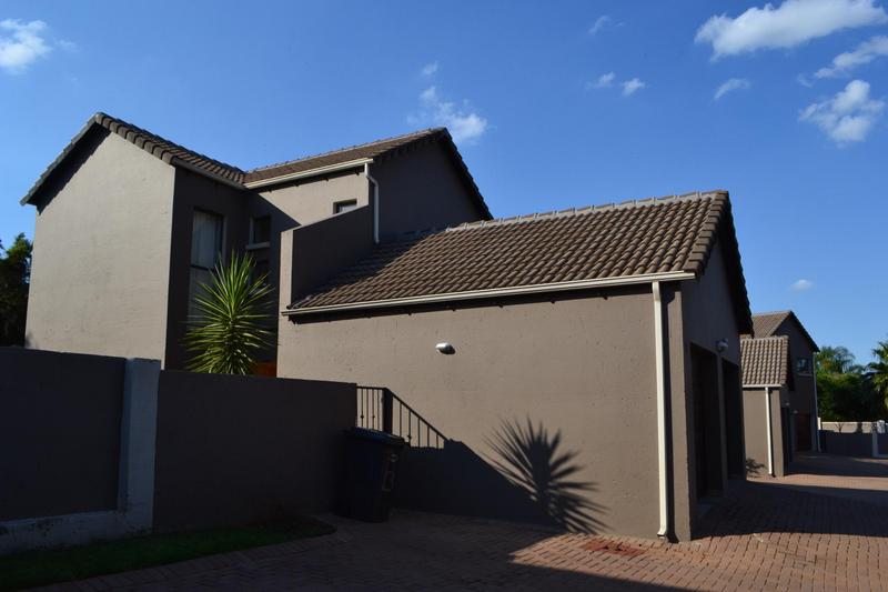 To Let 3 Bedroom Property for Rent in Amorosa Gauteng