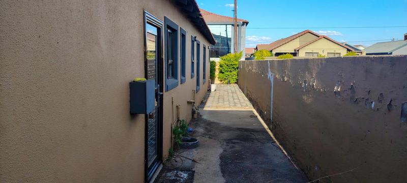 3 Bedroom Property for Sale in Protea Glen Gauteng