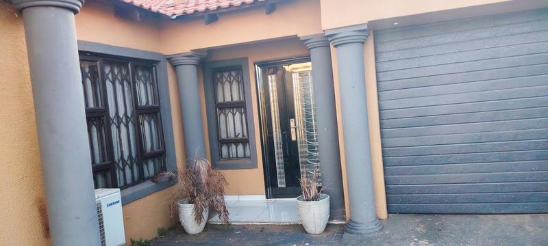 3 Bedroom Property for Sale in Protea Glen Gauteng