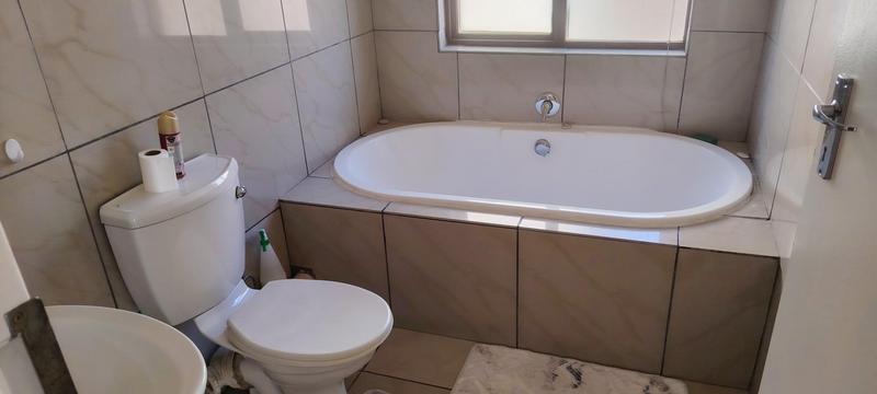 2 Bedroom Property for Sale in Willowbrook Gauteng