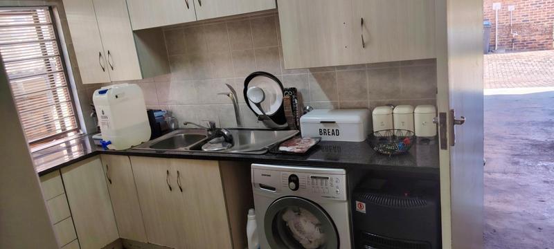 2 Bedroom Property for Sale in Willowbrook Gauteng