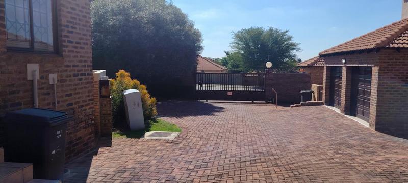 2 Bedroom Property for Sale in Willowbrook Gauteng