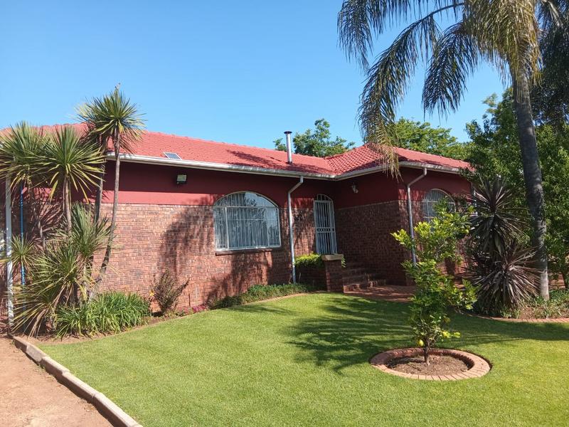 4 Bedroom Property for Sale in Eldoraigne Gauteng