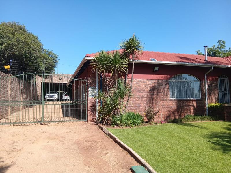 4 Bedroom Property for Sale in Eldoraigne Gauteng