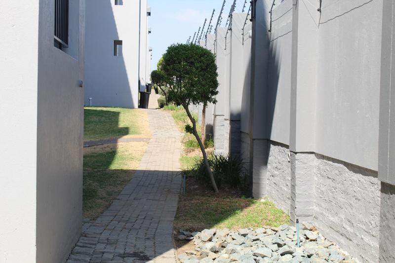 2 Bedroom Property for Sale in Erand Gardens Gauteng
