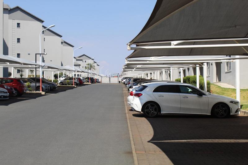 2 Bedroom Property for Sale in Erand Gardens Gauteng