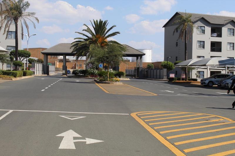2 Bedroom Property for Sale in Erand Gardens Gauteng