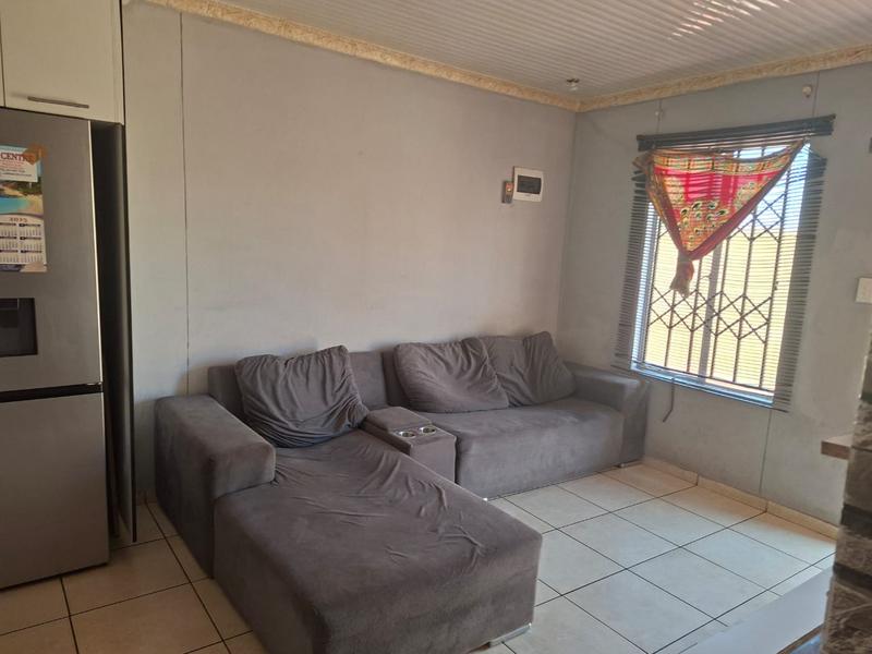 2 Bedroom Property for Sale in Protea Glen Gauteng