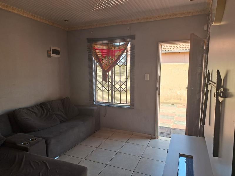 2 Bedroom Property for Sale in Protea Glen Gauteng