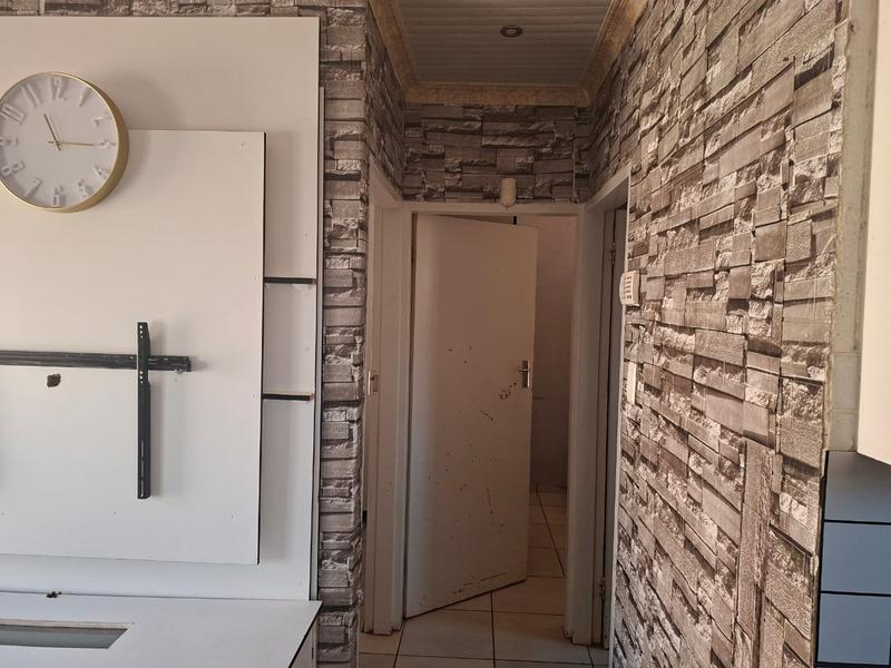 2 Bedroom Property for Sale in Protea Glen Gauteng