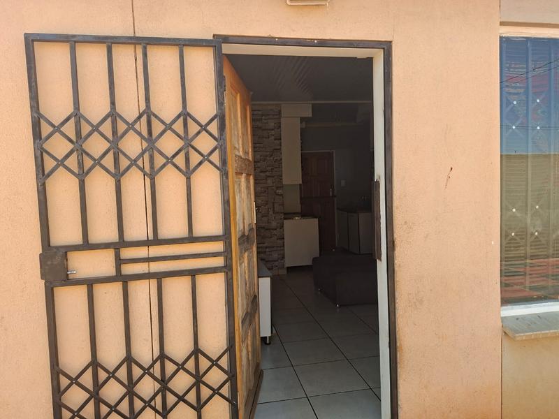 2 Bedroom Property for Sale in Protea Glen Gauteng