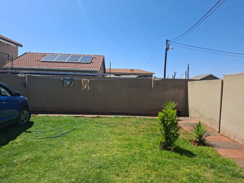 2 Bedroom Property for Sale in Protea Glen Gauteng