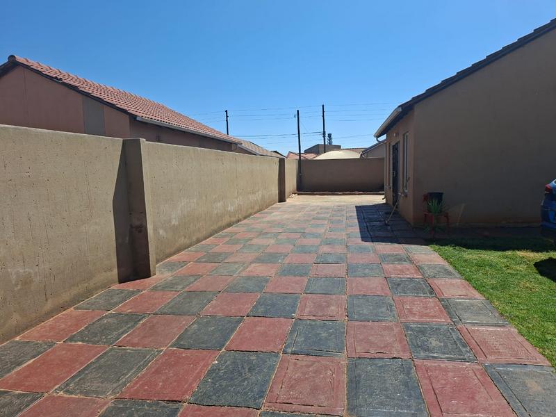 2 Bedroom Property for Sale in Protea Glen Gauteng
